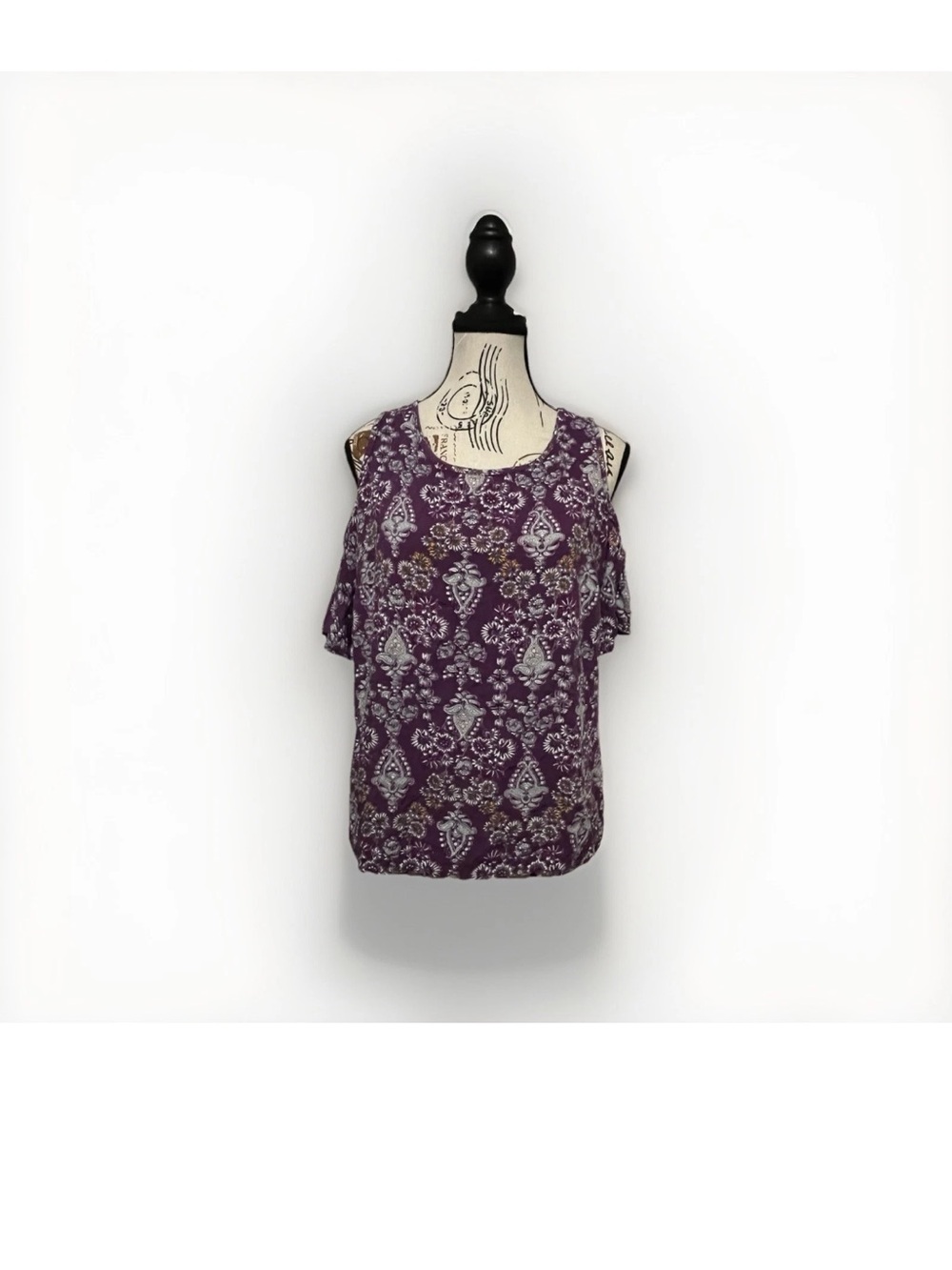 St. John's Bay Shirt Womens PS Purple Floral Paisley Cold Shoulder Boho Top - Picture 2 of 8